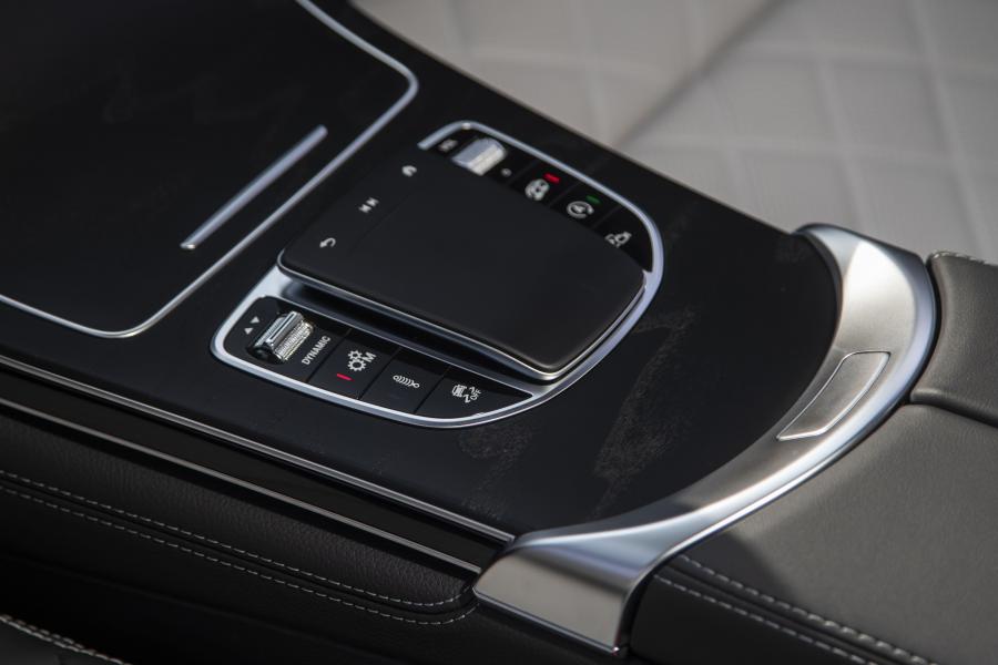 Детали интерьера Mercedes-AMG GLC43 4Matic Coupe (C253) 2019 года  (NA) (фото 59 из 69)
